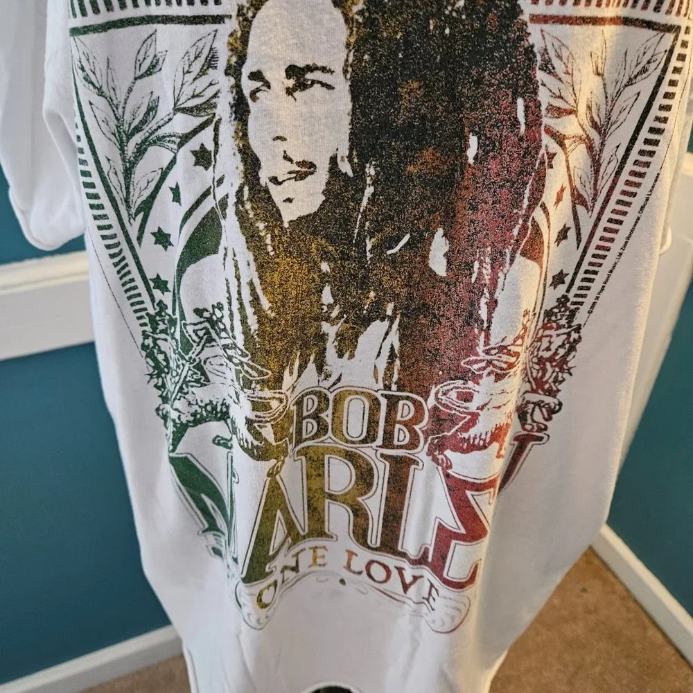 Torrid Bob Marley Cold Shoulder Tee Size 3. Light Weight. Very Soft & Comfy. - Picture 4 of 7